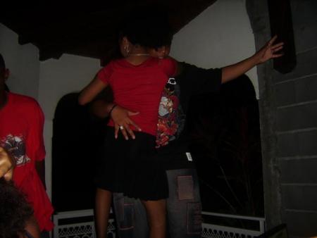 vicky and the dj samlo